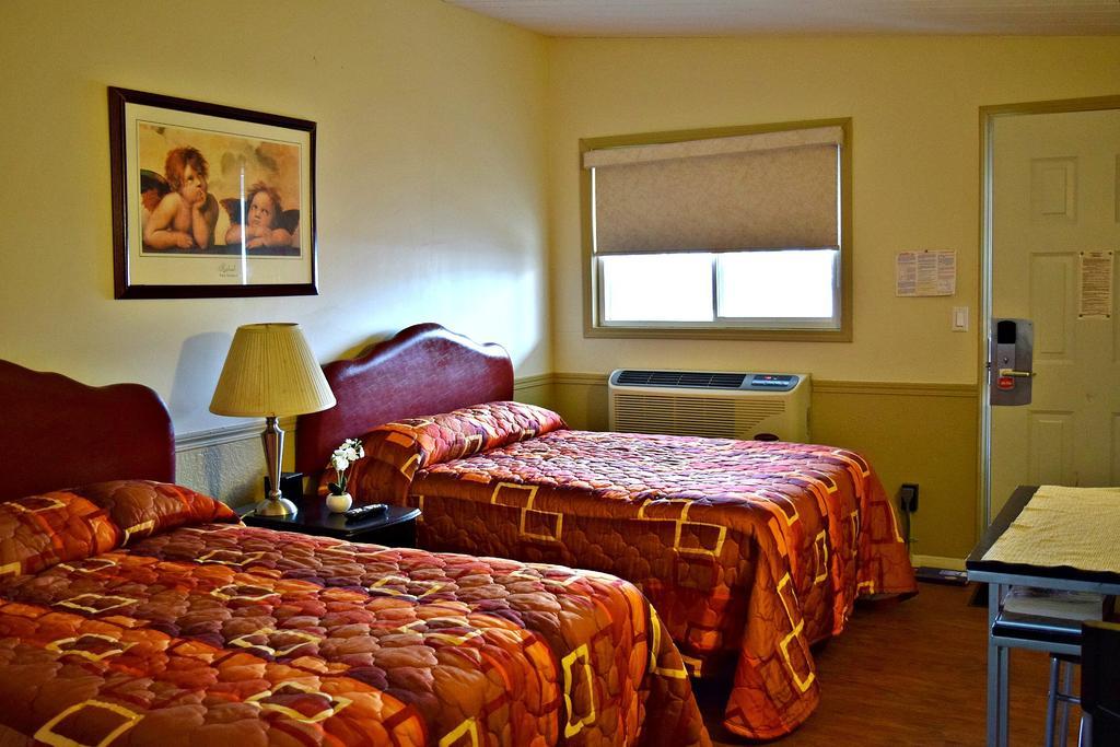 Centre Suite Inns Motel Bonnyville Room photo