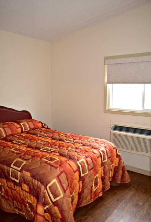Centre Suite Inns Motel Bonnyville Exterior photo